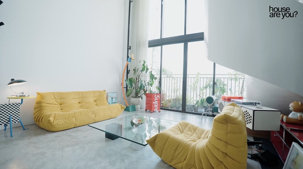 Bên trong căn duplex của Cô Em Trendy có gì: Ghế sofa gần 160 triệu, loa giống Jennie hơn 10.000 euro, nhìn đâu cũng thấy mùi tiền - Ảnh 8.