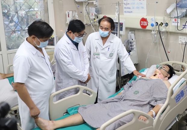 6 nạn nhân vụ cháy chung cư mini tiên lượng nặng, nguy kịch - Ảnh 1. 6 nạn nhân vụ cháy chung cư mini tiên lượng nặng, nguy kịch - Ảnh 1.