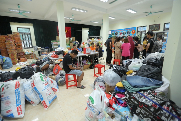 Những tấm lòng hảo tâm gửi đến các nạn nhân vụ cháy chung cư mini - Ảnh 12. Những tấm lòng hảo tâm gửi đến các nạn nhân vụ cháy chung cư mini - Ảnh 12.