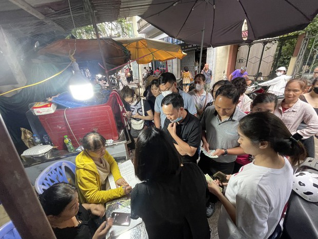 Những tấm lòng hảo tâm gửi đến các nạn nhân vụ cháy chung cư mini - Ảnh 3. Những tấm lòng hảo tâm gửi đến các nạn nhân vụ cháy chung cư mini - Ảnh 3.