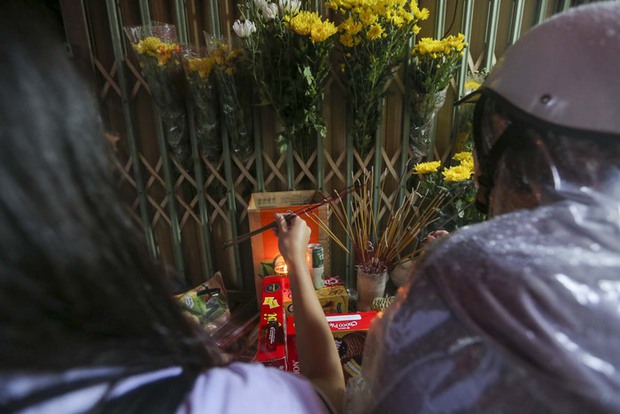 Những tấm lòng hảo tâm gửi đến các nạn nhân vụ cháy chung cư mini - Ảnh 1. Những tấm lòng hảo tâm gửi đến các nạn nhân vụ cháy chung cư mini - Ảnh 1.