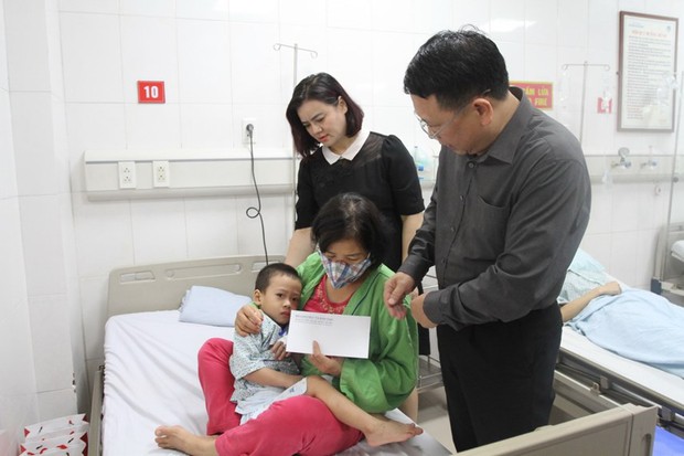 Thêm giáo viên bị thương trong vụ cháy chung cư mini - Ảnh 4. Thêm giáo viên bị thương trong vụ cháy chung cư mini - Ảnh 4.