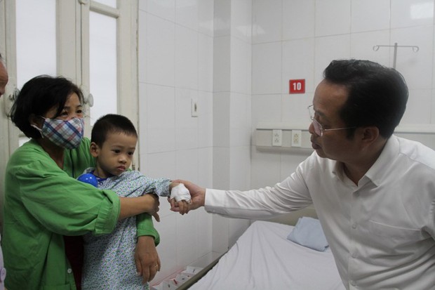 Thêm giáo viên bị thương trong vụ cháy chung cư mini - Ảnh 3. Thêm giáo viên bị thương trong vụ cháy chung cư mini - Ảnh 3.