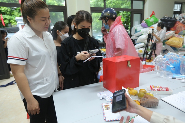 Những tấm lòng hảo tâm gửi đến các nạn nhân vụ cháy chung cư mini - Ảnh 9. Những tấm lòng hảo tâm gửi đến các nạn nhân vụ cháy chung cư mini - Ảnh 9.