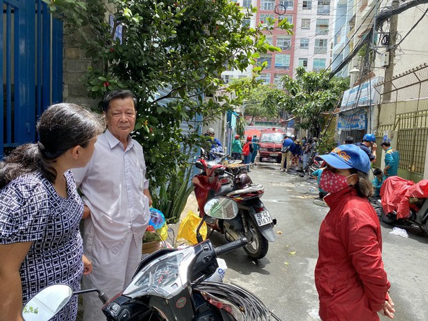 Hàng xóm tiếc thương 2 bé tử vong trong vụ cháy ở TPHCM: Tiếng kêu cứu tắt dần trong biển lửa - Ảnh 2.