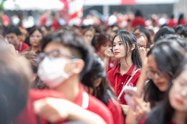 Ghé qua Ngoại thương ngày khai giảng và ngắm dàn nữ sinh để biết thế nào là vẻ đẹp tri thức - Ảnh 9.