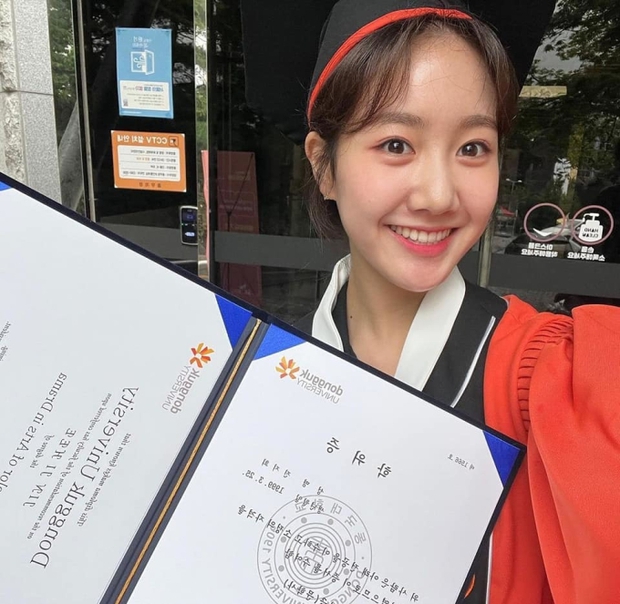 Cuộc sống hiện tại của sao nhí xấc xược nhất Gia Đình Là Số 1: Đỗ Đại học danh giá, lột xác thành mỹ nhân - Ảnh 3. Cuộc sống hiện tại của sao nhí xấc xược nhất Gia Đình Là Số 1: Đỗ Đại học danh giá, lột xác thành mỹ nhân - Ảnh 3.