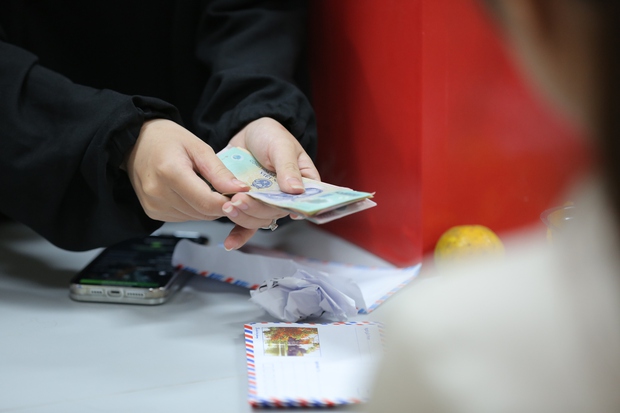 Những tấm lòng hảo tâm gửi đến các nạn nhân vụ cháy chung cư mini - Ảnh 7. Những tấm lòng hảo tâm gửi đến các nạn nhân vụ cháy chung cư mini - Ảnh 7.