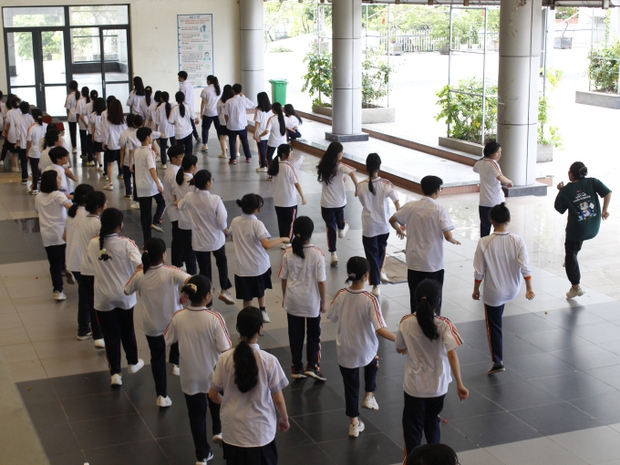 Đón học sinh mới độc như trường Ams: Gần 400 nam thanh nữ tú cùng nhảy flashmob xịn y phim Mỹ - Ảnh 3.