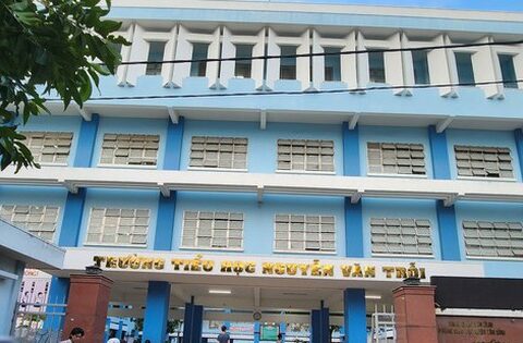 Tạm đình chỉ giáo viên đánh gãy ngón tay học sinh