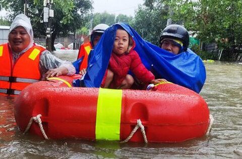 Đà Nẵng nâng mức cảnh báo rủi ro thiên tai, tập trung di dời …