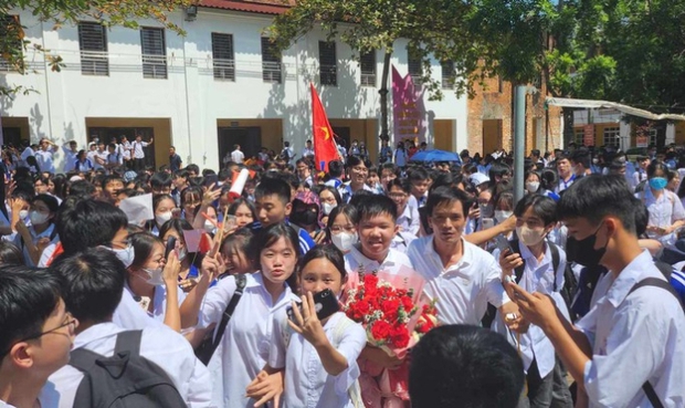 Ăn mừng chiến thắng nhưng Xuân Mạnh vẫn không quên làm điều này, netizen: Thắng là đúng rồi! - Ảnh 7.