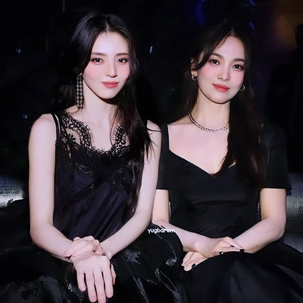 Phát cuồng vì Han So Hee và Song Hye Kyo cuối cùng đã có khung hình chung gấp đôi visual, nhưng sao cứ sai sai? - Ảnh 2.