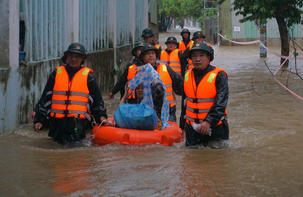 Ở nơi ngập sâu nhất Đà Nẵng: Tôi sợ, năm ngoái trôi hết tài sản rồi, năm nay chắc cũng vậy - Ảnh 5.