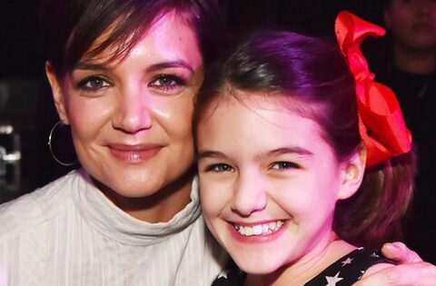 Katie Holmes đã nuôi dạy con gái Suri trở thành một cô …