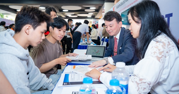 Hàng ngàn sinh viên HUTECH “săn” hơn 2.500 đầu việc hấp dẫn tại Japan Job Fair …