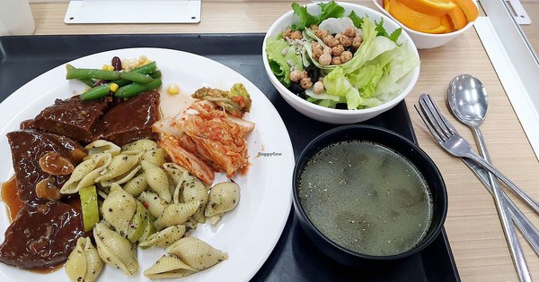 “Soi” cơm canteen Đại học Quốc gia Seoul