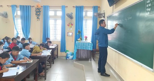 Học sinh TT-Huế trở lại trường sau nhiều ngày phải nghỉ học do mưa lũ