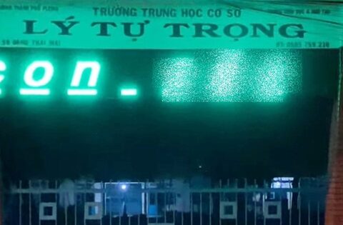 Nhiều bảng Led trường học ở TP Pleiku bị đổi nội dung phản cảm