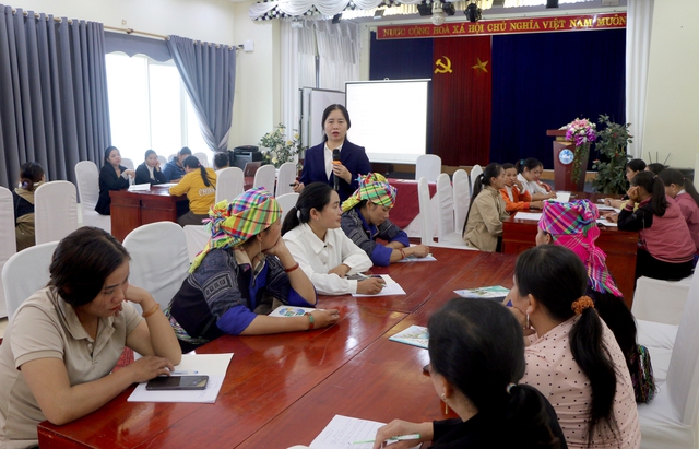 Yên Bái: Tập huấn hướng dẫn tuyên truyền vận động phụ nữ làm mẹ an toàn và chăm sóc trẻ em- Ảnh 2.