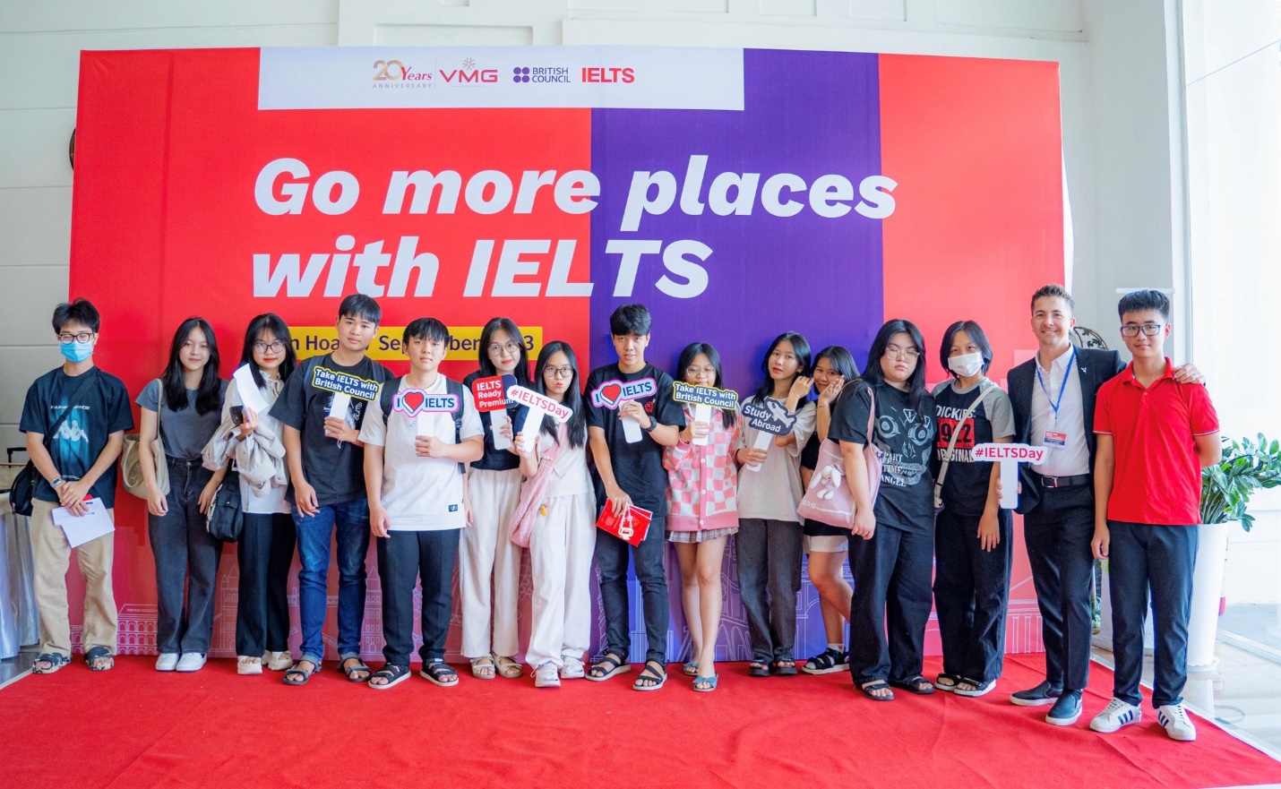 Bí quyết chuẩn bị hiệu quả cho sĩ tử thi IELTS ở tỉnh xa - Ảnh 1.