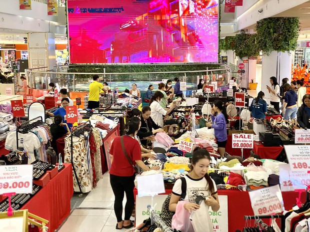 Toàn cảnh BLACK FRIDAY tại Hà Nội - Đà Nẵng - TPHCM: Nơi xếp hàng vài giờ chờ thanh toán, nơi ảm đạm vắng hoe - Ảnh 13.