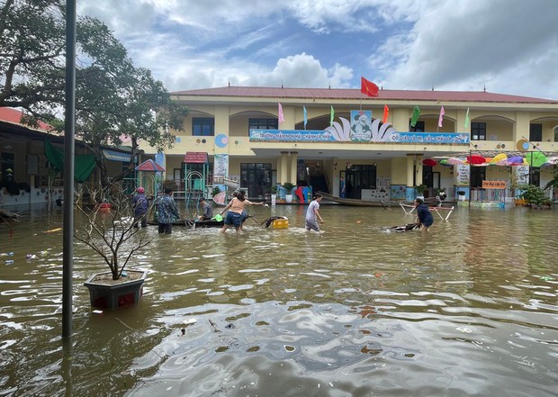 Trường học miền Trung đảm bảo 4 tại chỗ ứng phó mưa lũ - Ảnh 4.