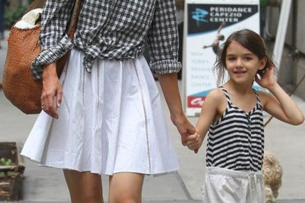 Katie Holmes đã nuôi dạy con gái Suri trở thành một cô bé sống giản dị như thế nào? - Ảnh 3.