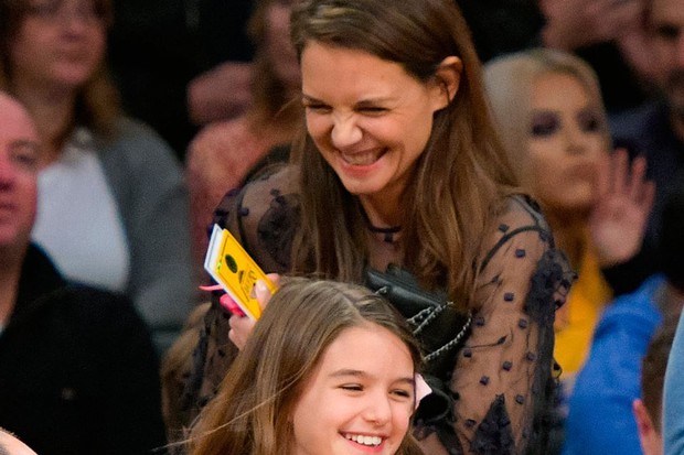 Katie Holmes đã nuôi dạy con gái Suri trở thành một cô bé sống giản dị như thế nào? - Ảnh 2.