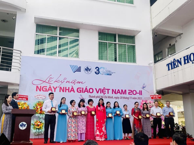 Không khí ngày Nhà giáo Việt Nam 20/11 trên toàn quốc: Nhiều chương trình được đầu tư công phu, siêu rộn ràng - Ảnh 30.