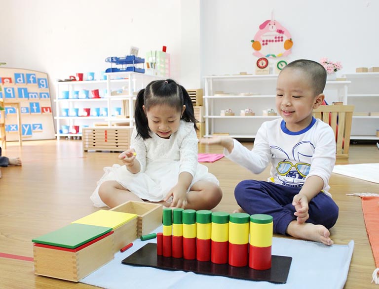 Phương pháp giáo dục Montessori & Lợi ích khi trẻ được học | Trung tâm Tâm lý Giáo dục Chuyên biệt NHC Việt Nam