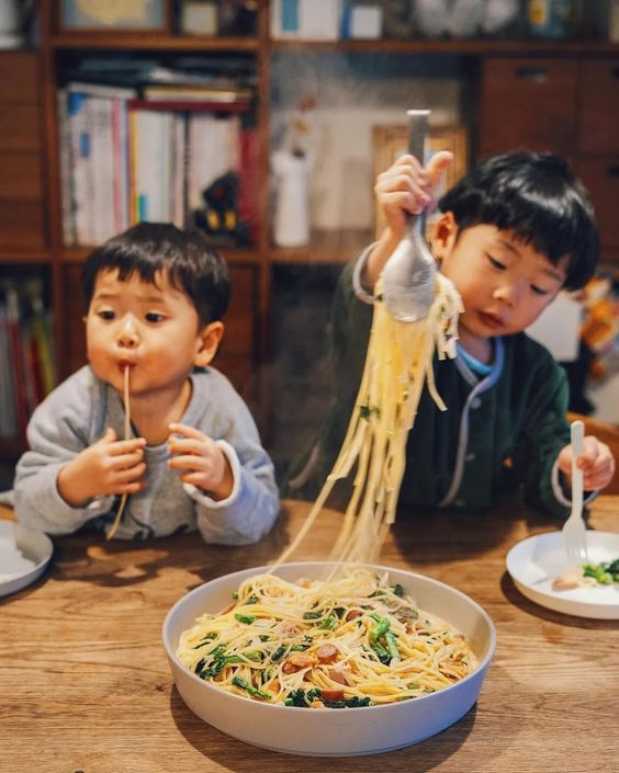 Trẻ được ba mẹ dạy 4 điều này từ sớm, lớn lên biết yêu thương và quý trọng gia đình - Ảnh 1.