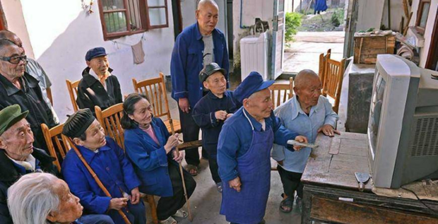 Làng người lùn bí ẩn ở Trung Quốc: Thế giới cổ tích ẩn trong rừng núi đời thực - Ảnh 2.