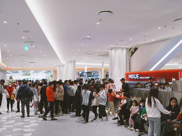 Lotte Mall Hồ Tây nhộn nhịp trong mùa Noel đầu tiên, trai xinh gái đẹp rủ nhau tới check-in rần rần - Ảnh 5.