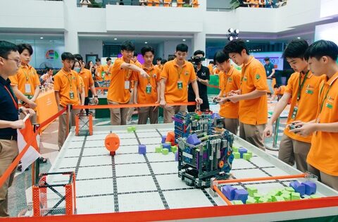 FPT Schools mang sàn đấu Robotics thế giới thu nhỏ về Hà Nam