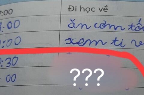 Đang làm bài tập viết thời khóa biểu thì bí ý …