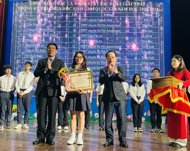 Hà Nội: Học sinh trường có điểm tuyển sinh đầu vào thấp đoạt giải học sinh giỏi quốc gia - Ảnh 1.