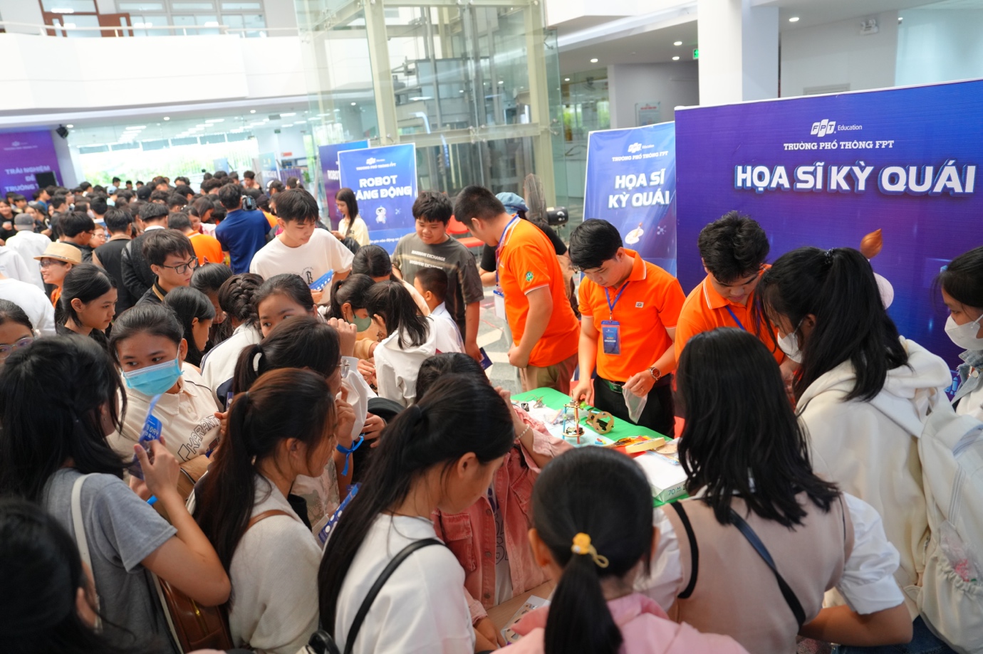 Hơn 1.000 học sinh THCS tham gia Ngày hội Khoa học & Công nghệ - STEM DAY 2024 tại trường THPT FPT Quy Nhơn - Ảnh 2.