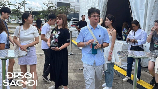 Nhiều fan đeo túi Chanel không được phép vào trong concert Taylor Swift tại Singapore, lý do là gì? - Ảnh 1.