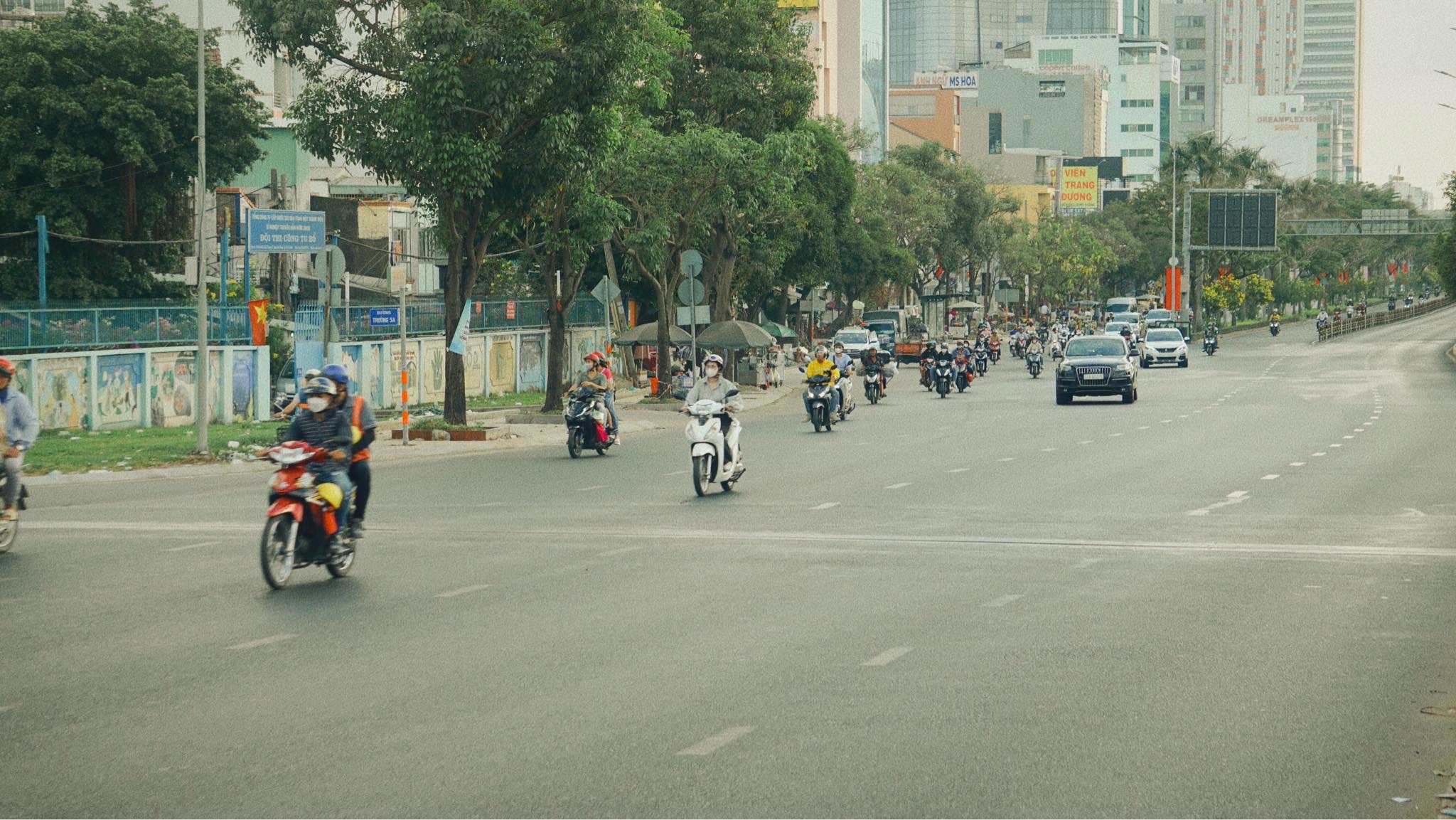 Thứ 2 đầu tuần không kẹt xe, không chấm công, chẳng phải họp hành, TP.HCM thật thong thả!   - Ảnh 7.