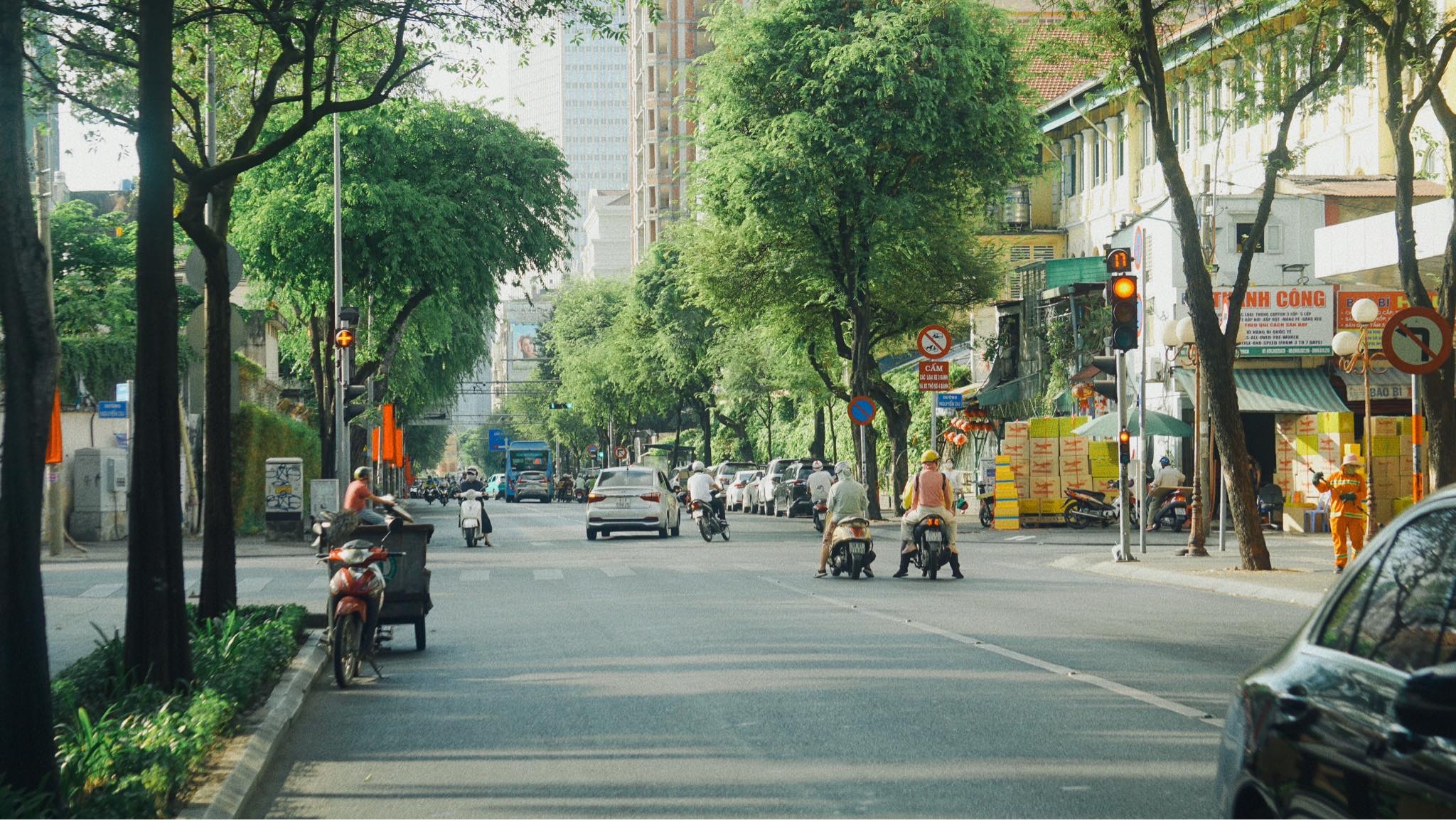 Thứ 2 đầu tuần không kẹt xe, không chấm công, chẳng phải họp hành, TP.HCM thật thong thả!   - Ảnh 9.