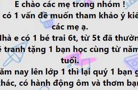 Con trai 5 tuổi ôm bạn cùng lớp, mẹ bối rối không biết nên ngăn cản hay mặc kệ con