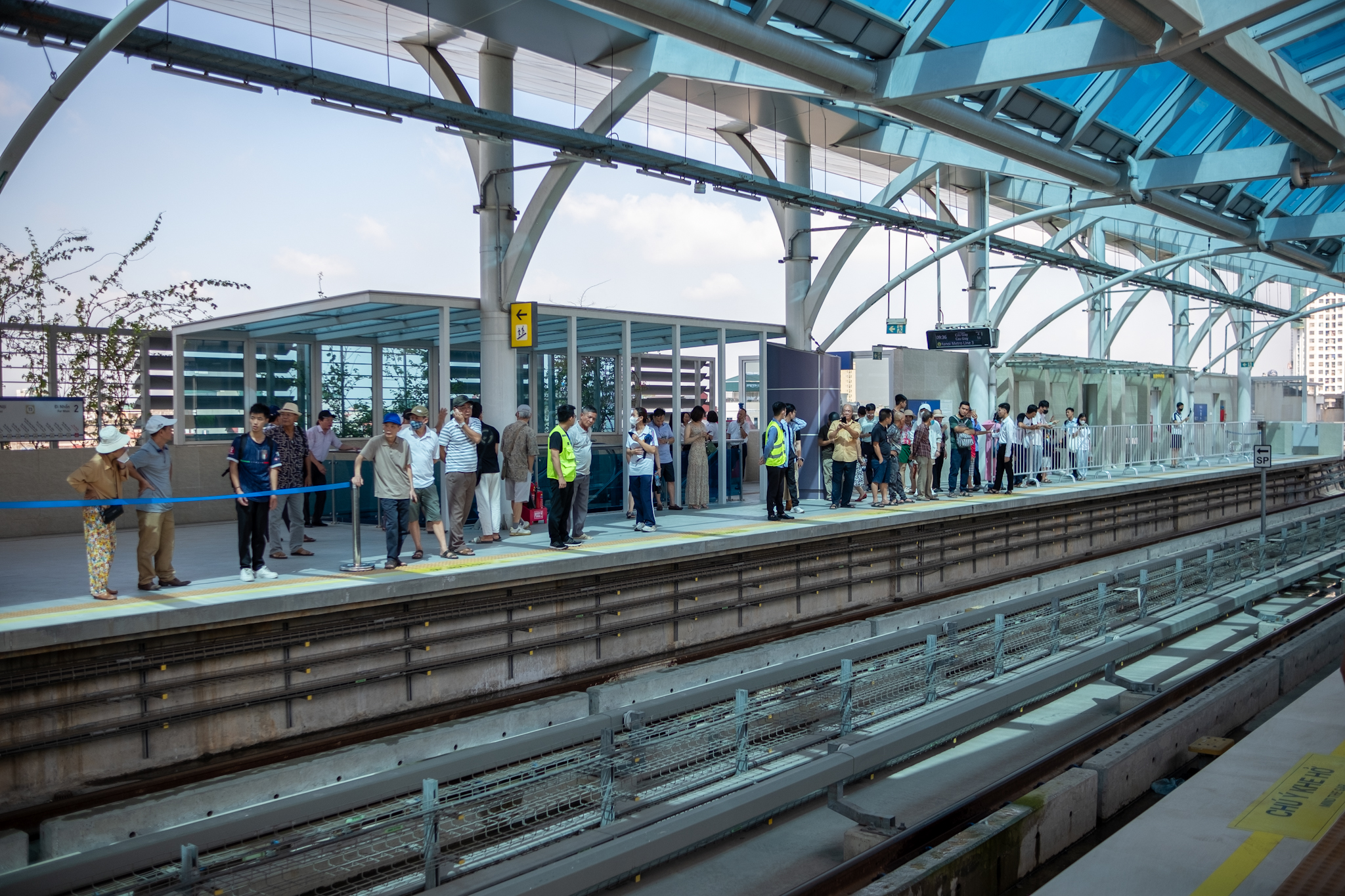 Metro Nhổn - ga Hà Nội bắt đầu đón những vị khách đầu tiên, nhiều trải nghiệm vô cùng thú vị!- Ảnh 3.