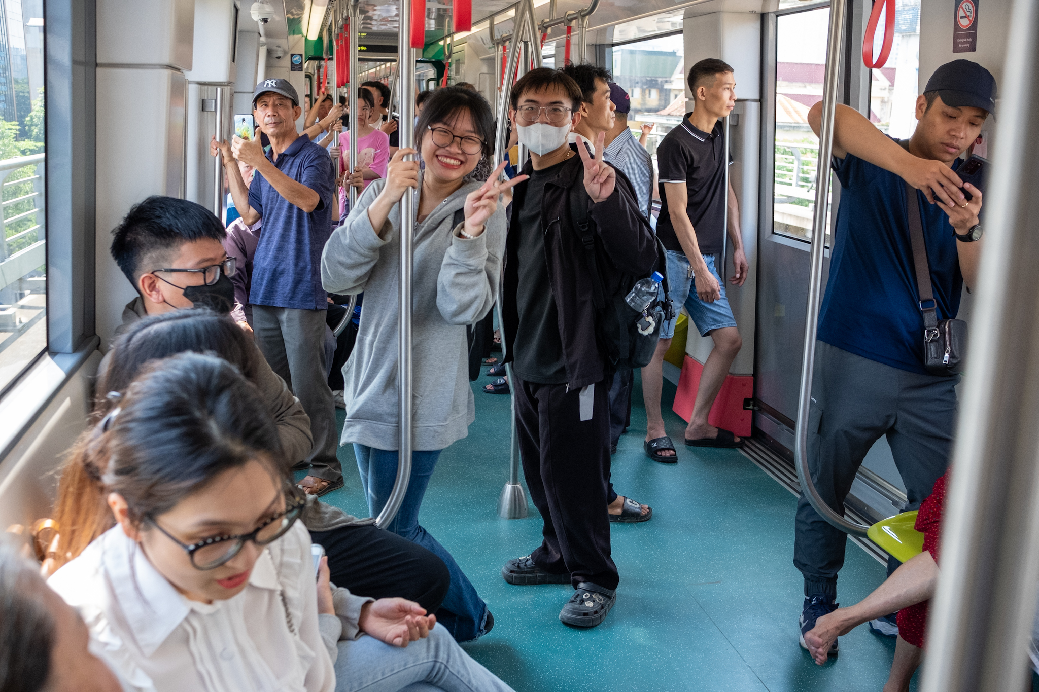 Metro Nhổn - ga Hà Nội bắt đầu đón những vị khách đầu tiên, nhiều trải nghiệm vô cùng thú vị!- Ảnh 29.