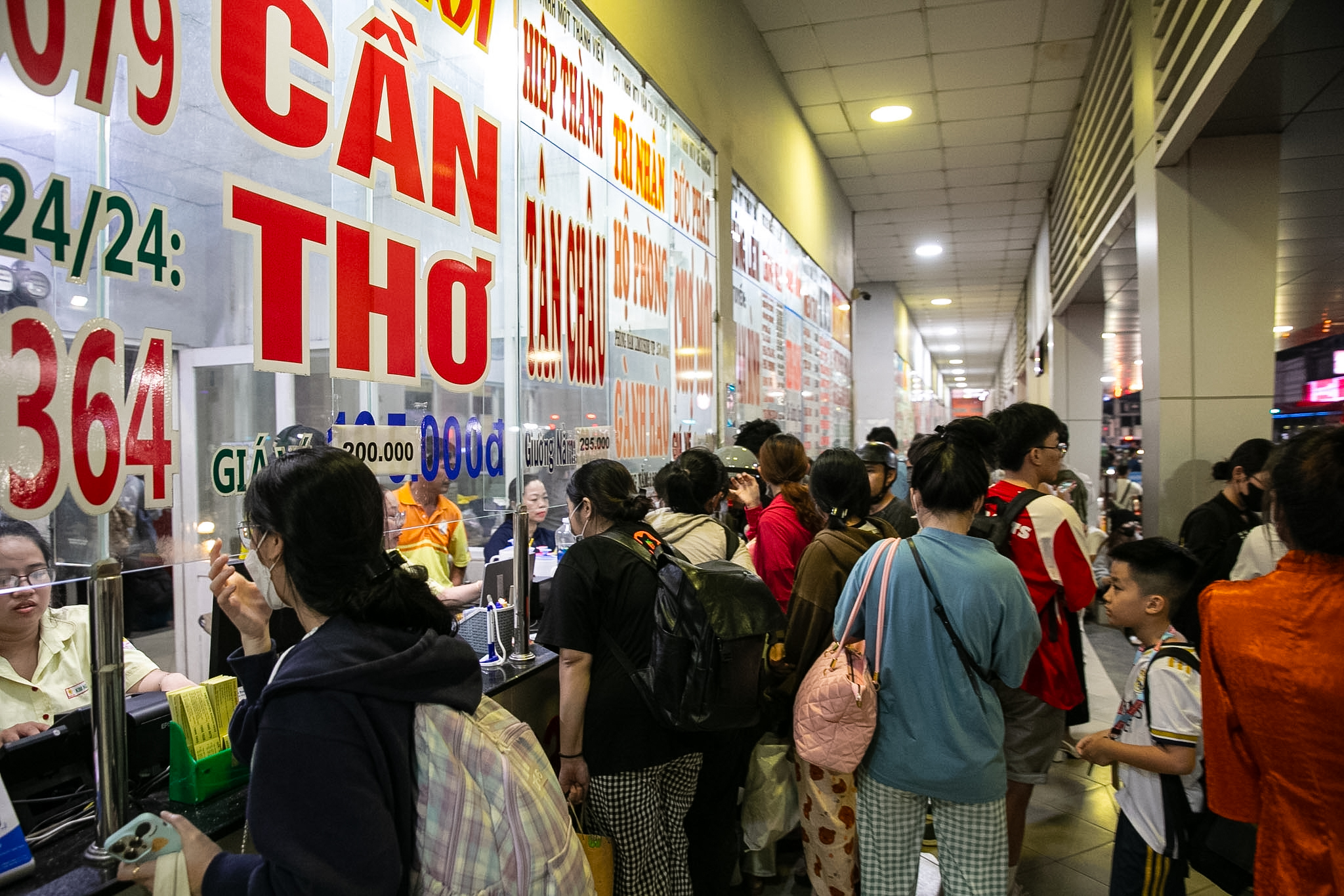 Ngay lúc này: Đèn phanh đỏ rực một trục đường ở Hà Nội, ùn tắc kéo dài hàng km- Ảnh 39.