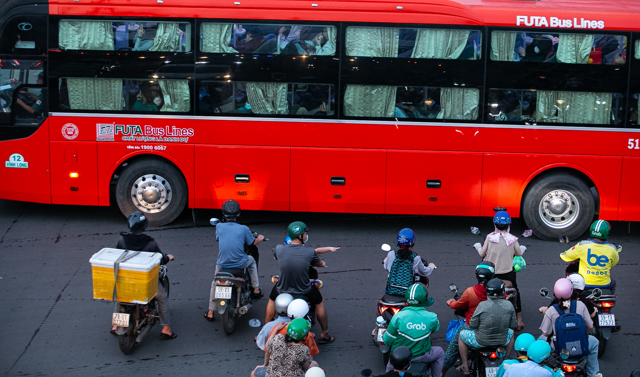 Ngay lúc này: Đèn phanh đỏ rực một trục đường ở Hà Nội, ùn tắc kéo dài hàng km- Ảnh 35.