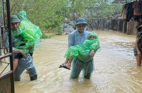 Chủ tịch Hà Nội yêu cầu cứu chữa miễn phí người bị thương do bão số 3 và mưa lũ