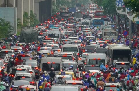 Hà Nội: Nhiều người ngỡ ngàng vì các tuyến đường ngập sâu sau đêm mưa lớn, ra khỏi nhà từ 6h vẫn không thoát tắc