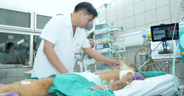 Bé gái trong vụ lũ quét tại bản Làng Nủ: Vẫn còn bùn, đất trong phổi