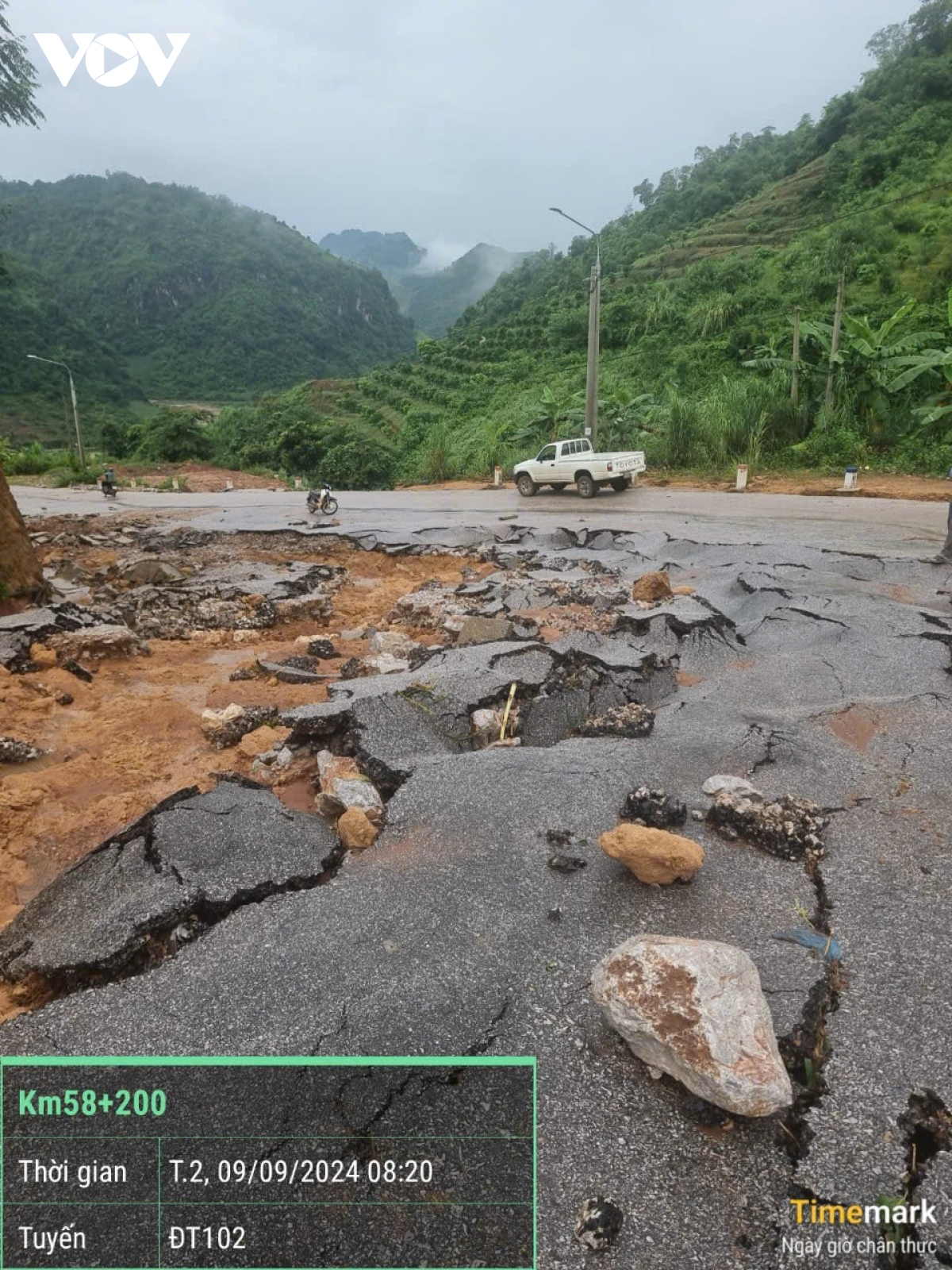 Lũ lụt kinh hoàng ở các tỉnh miền Bắc: Nước sông Hồng dâng cao mức báo động, di dời khẩn cấp 289 hộ dân- Ảnh 7.